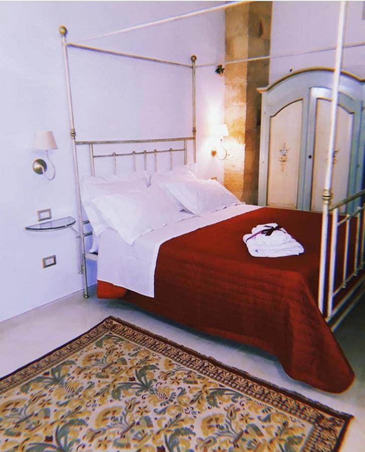 レッチェ Lo Scrigno Barocco Bed & Breakfast エクステリア 写真