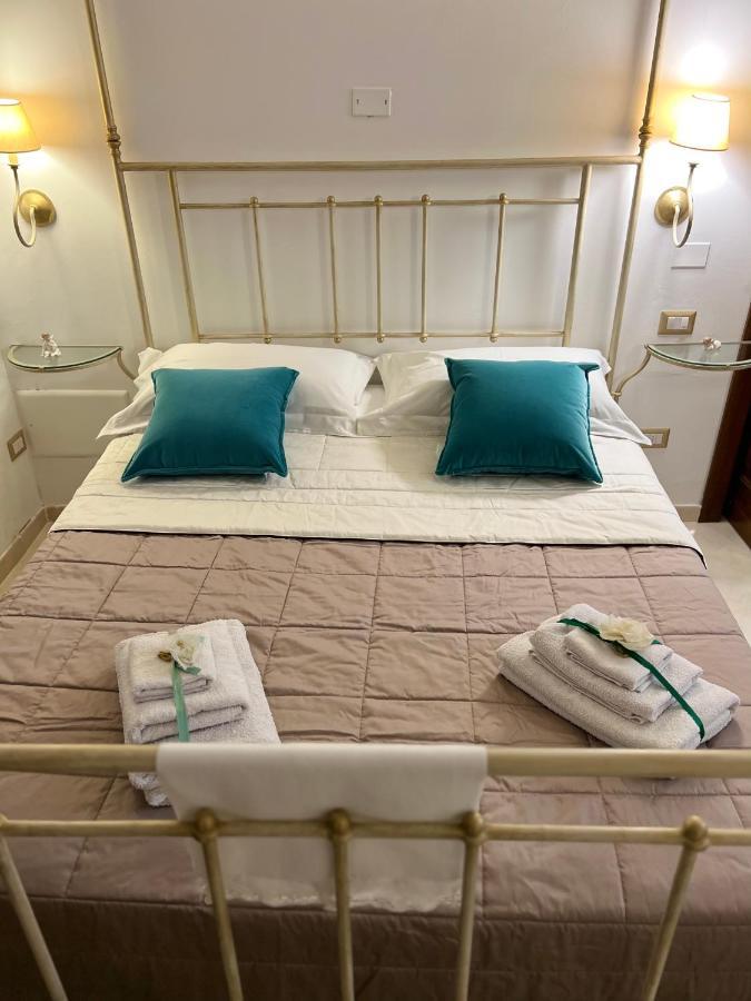 レッチェ Lo Scrigno Barocco Bed & Breakfast エクステリア 写真