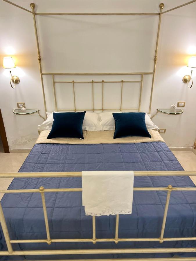 レッチェ Lo Scrigno Barocco Bed & Breakfast エクステリア 写真